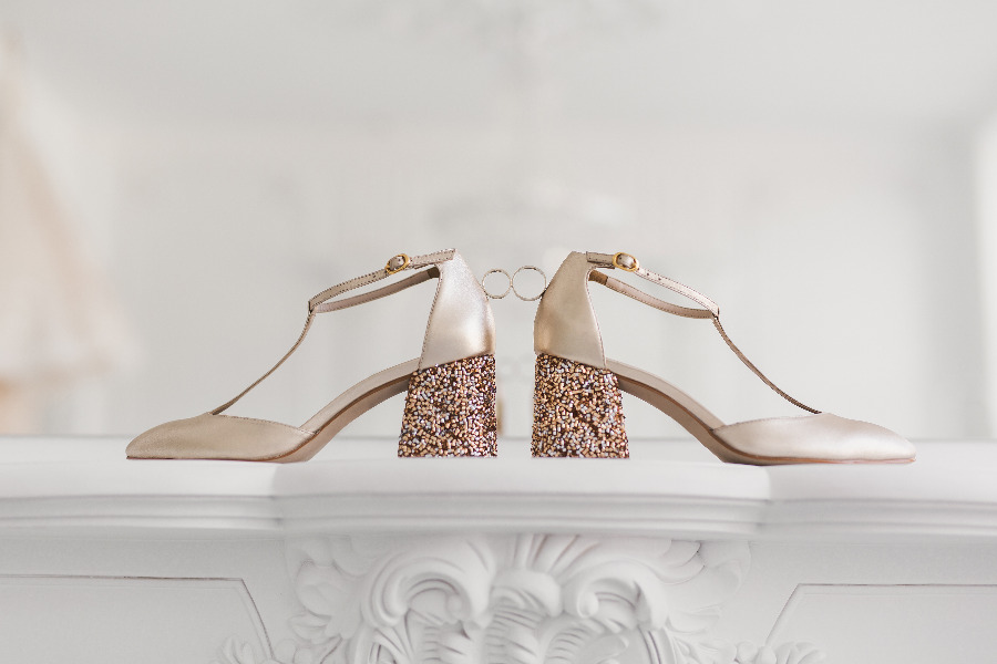 Zapatos de novia con tacón medio y cuadrado